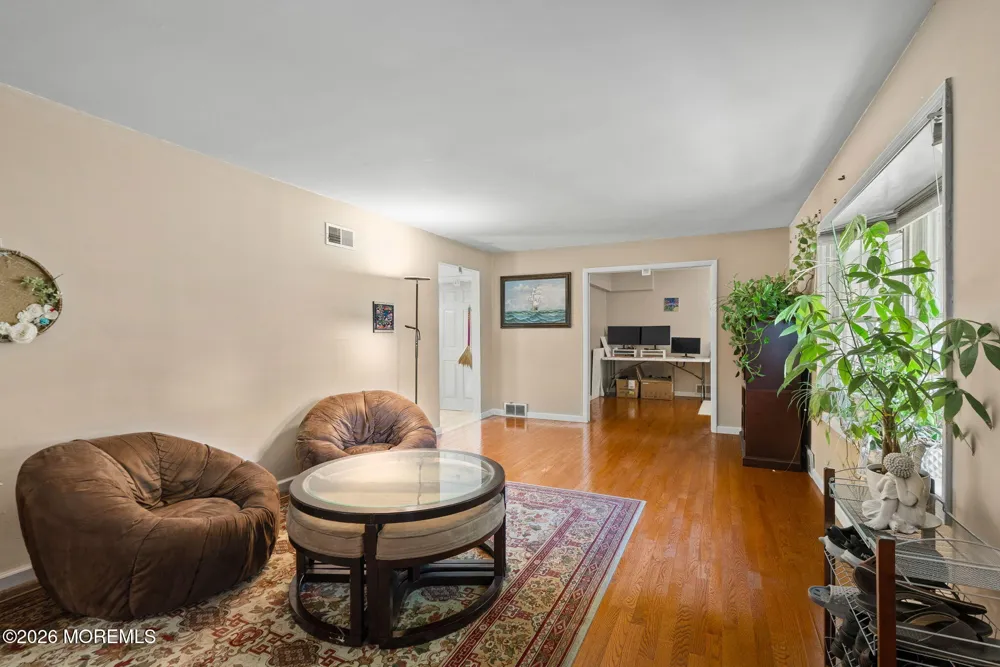 19 Stephenville Parkway Edison, NJ 08820