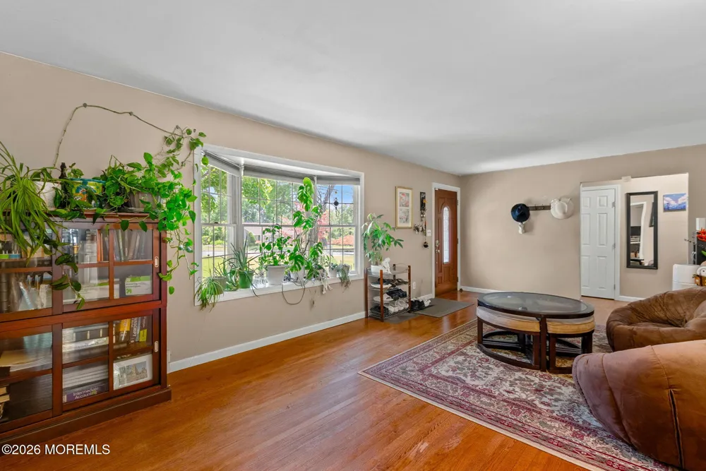 19 Stephenville Parkway Edison, NJ 08820