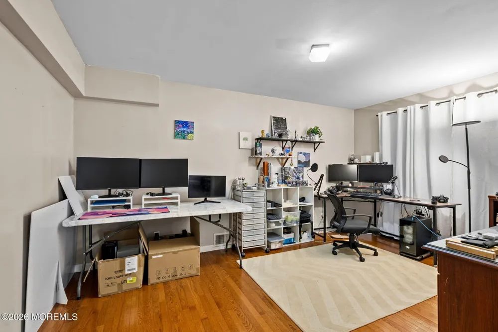 19 Stephenville Parkway Edison, NJ 08820