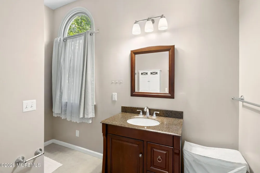 19 Stephenville Parkway Edison, NJ 08820