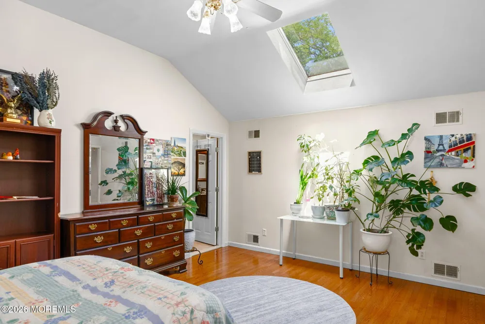 19 Stephenville Parkway Edison, NJ 08820