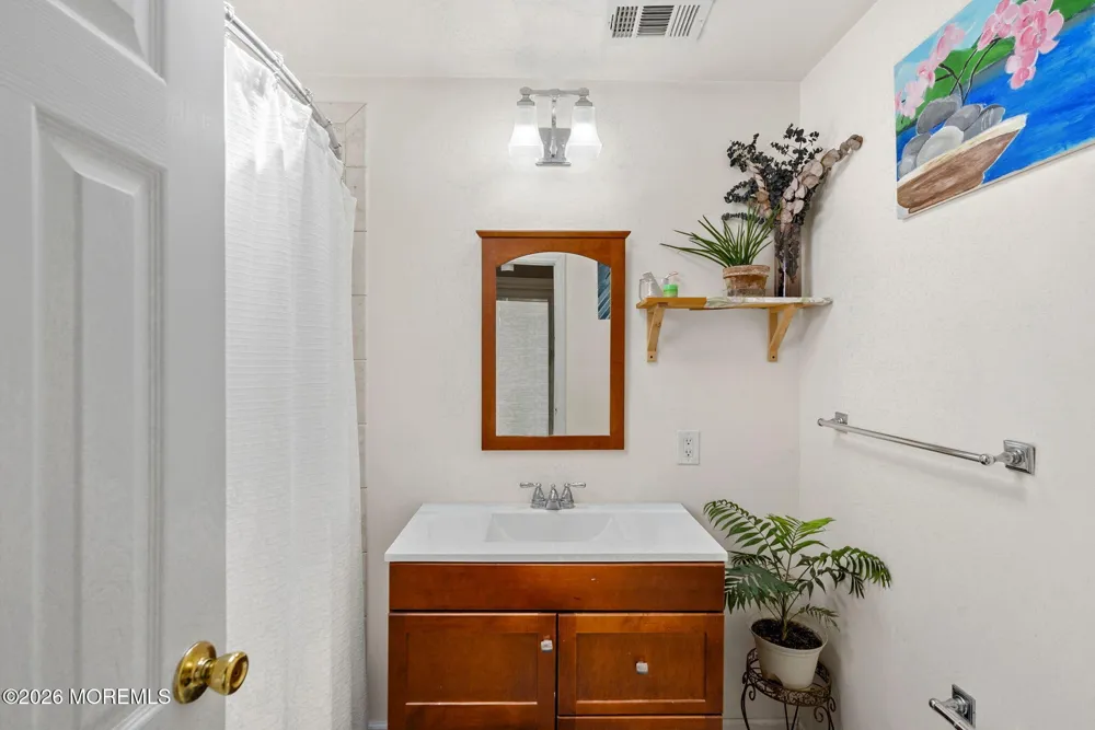 19 Stephenville Parkway Edison, NJ 08820