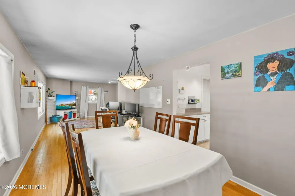 19 Stephenville Parkway Edison, NJ 08820