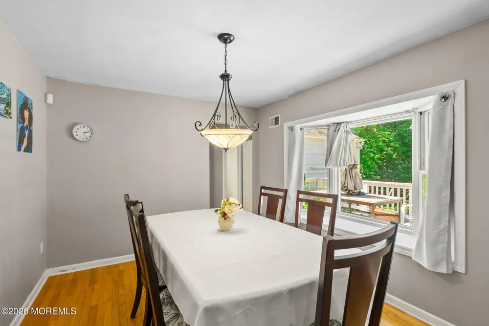 19 Stephenville Parkway Edison, NJ 08820