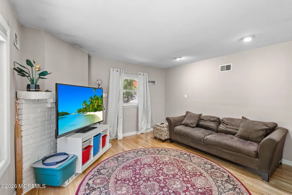 19 Stephenville Parkway Edison, NJ 08820