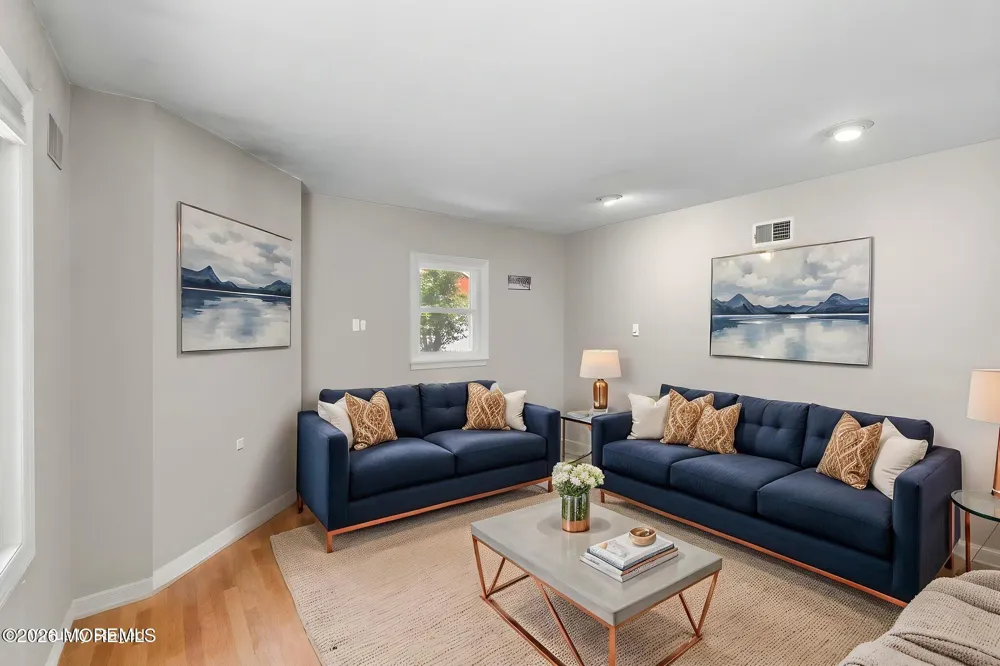 19 Stephenville Parkway Edison, NJ 08820