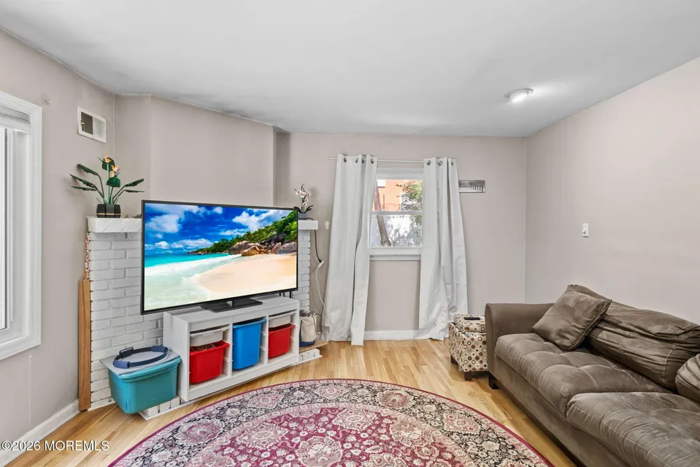 19 Stephenville Parkway Edison, NJ 08820