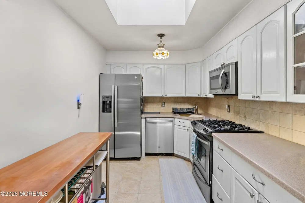 19 Stephenville Parkway Edison, NJ 08820