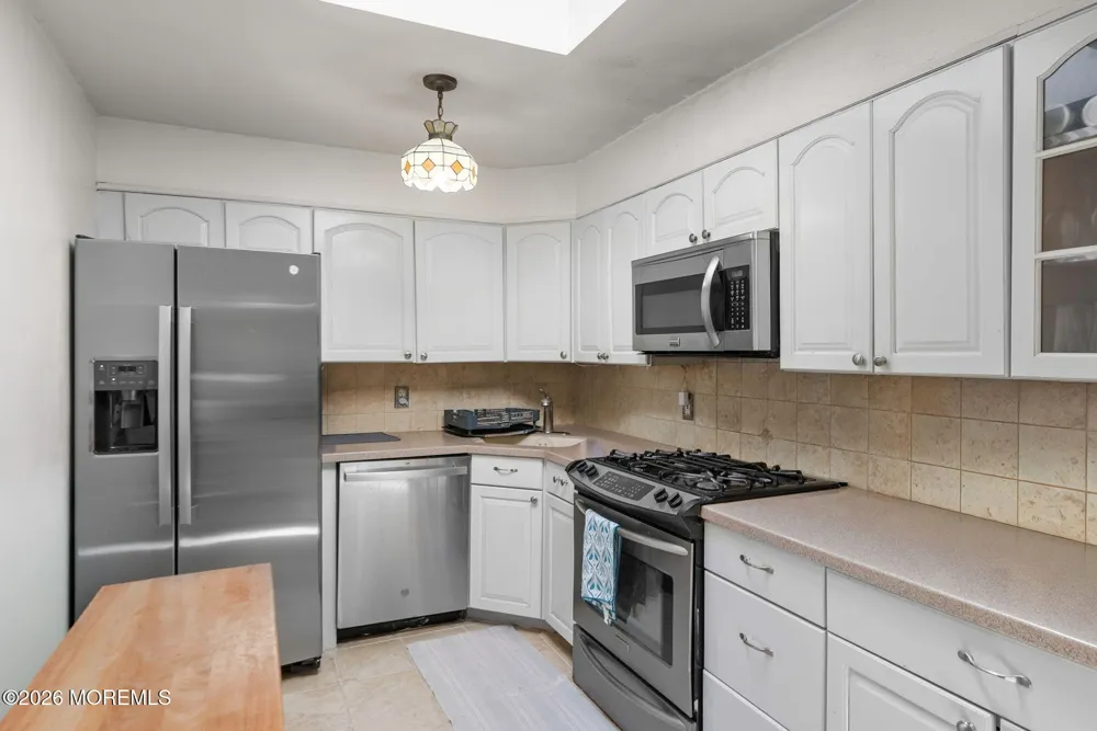 19 Stephenville Parkway Edison, NJ 08820