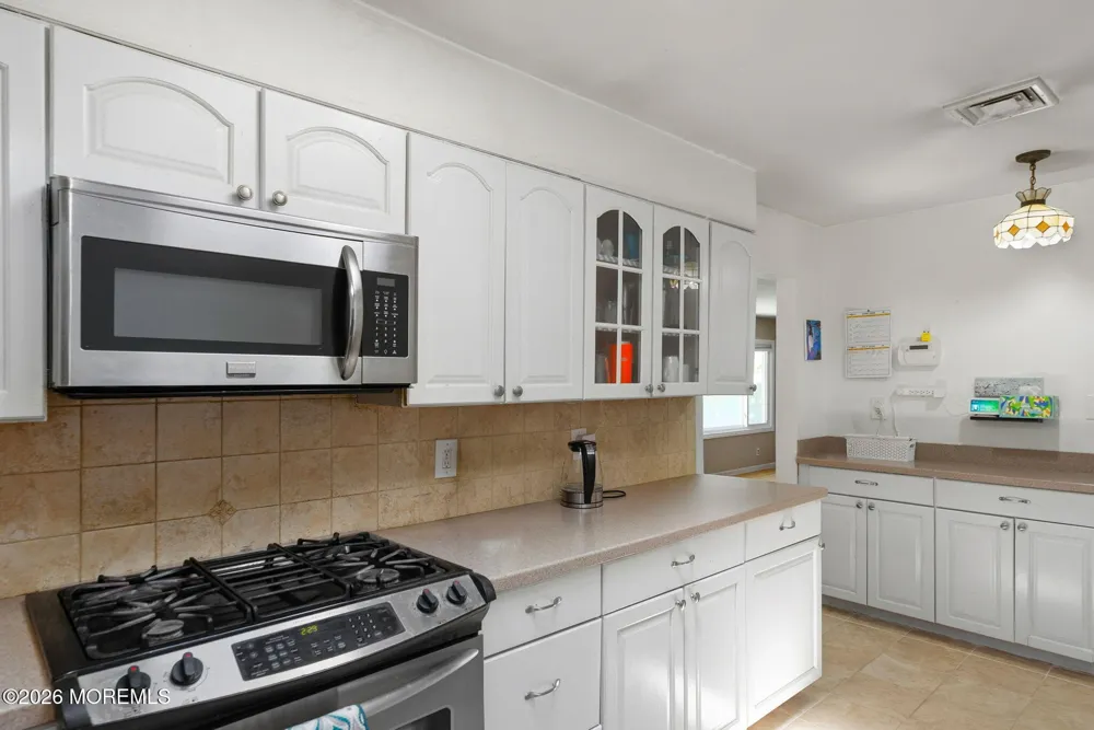 19 Stephenville Parkway Edison, NJ 08820