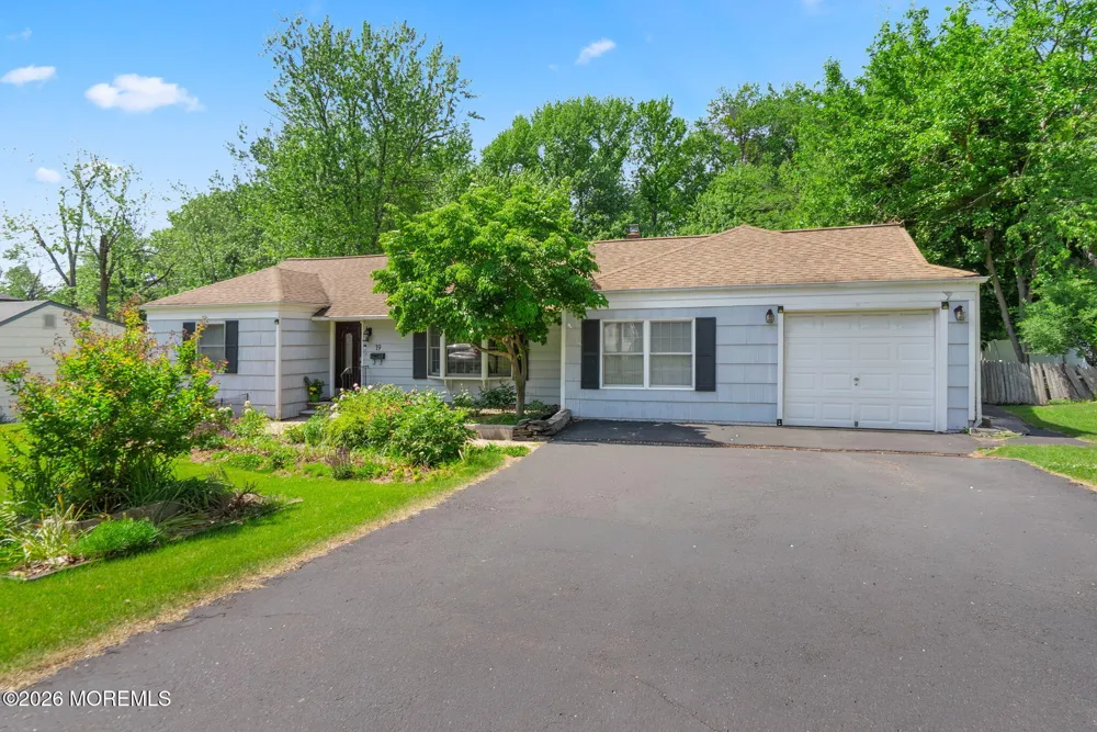 19 Stephenville Parkway Edison, NJ 08820
