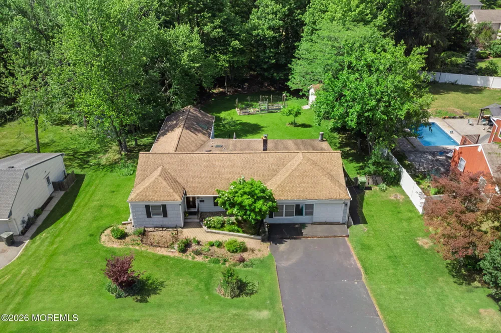 19 Stephenville Parkway Edison, NJ 08820