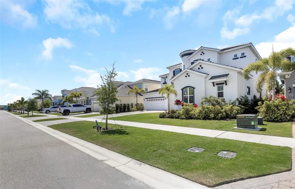 1016 SIGNET DRIVE Apollo Beach, FL 33572