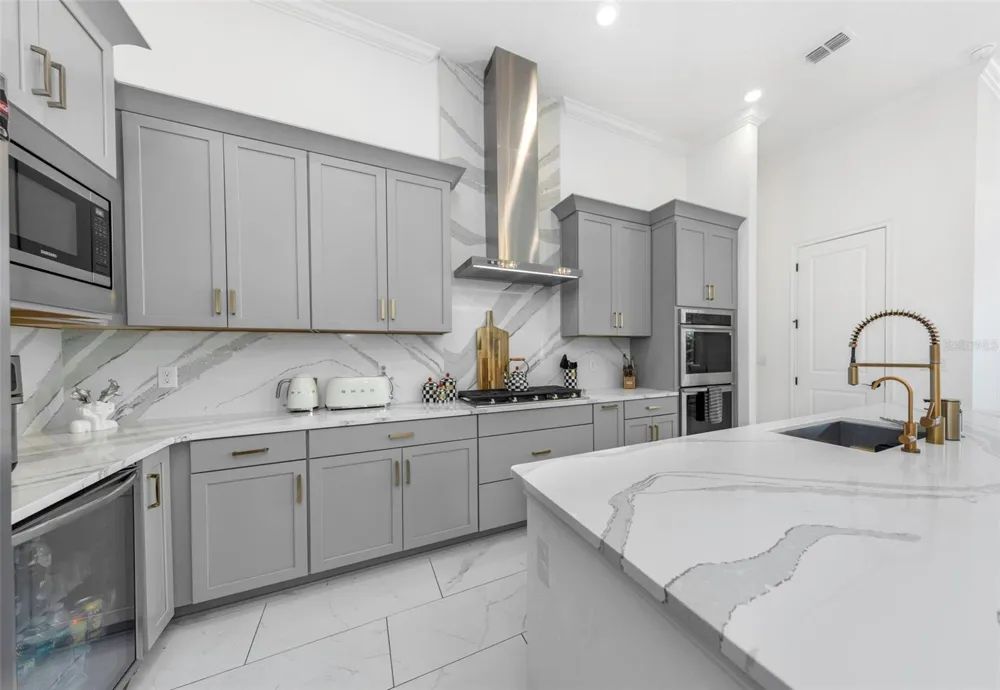 1016 SIGNET DRIVE Apollo Beach, FL 33572