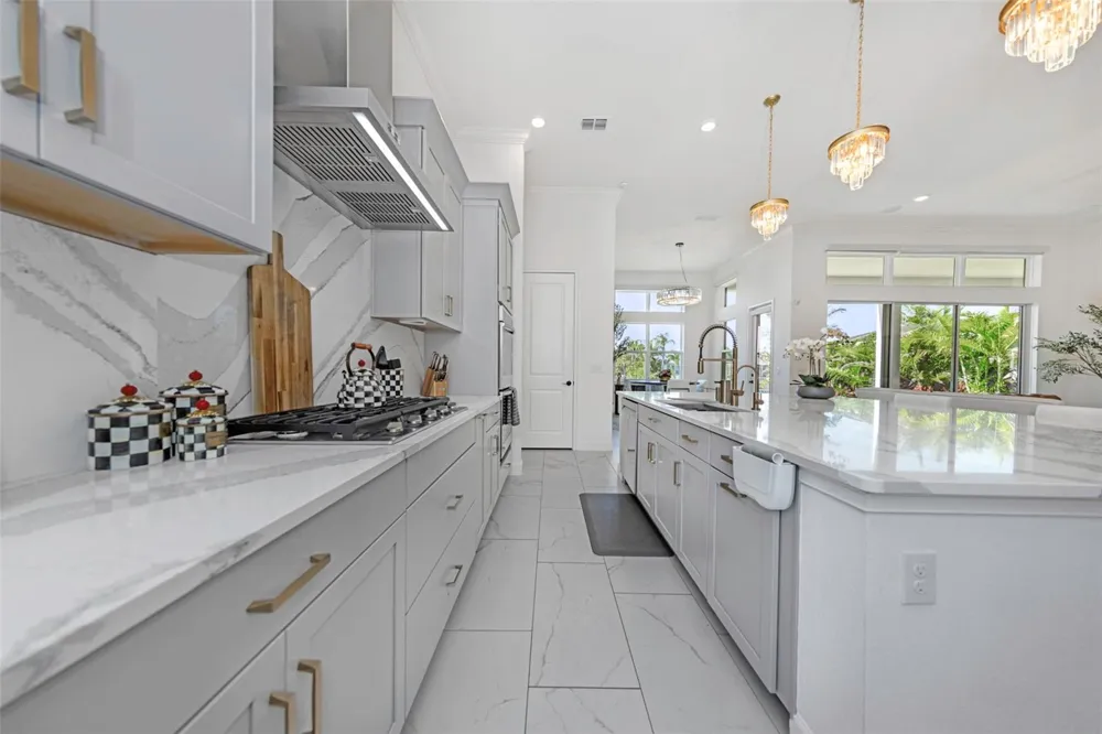 1016 SIGNET DRIVE Apollo Beach, FL 33572