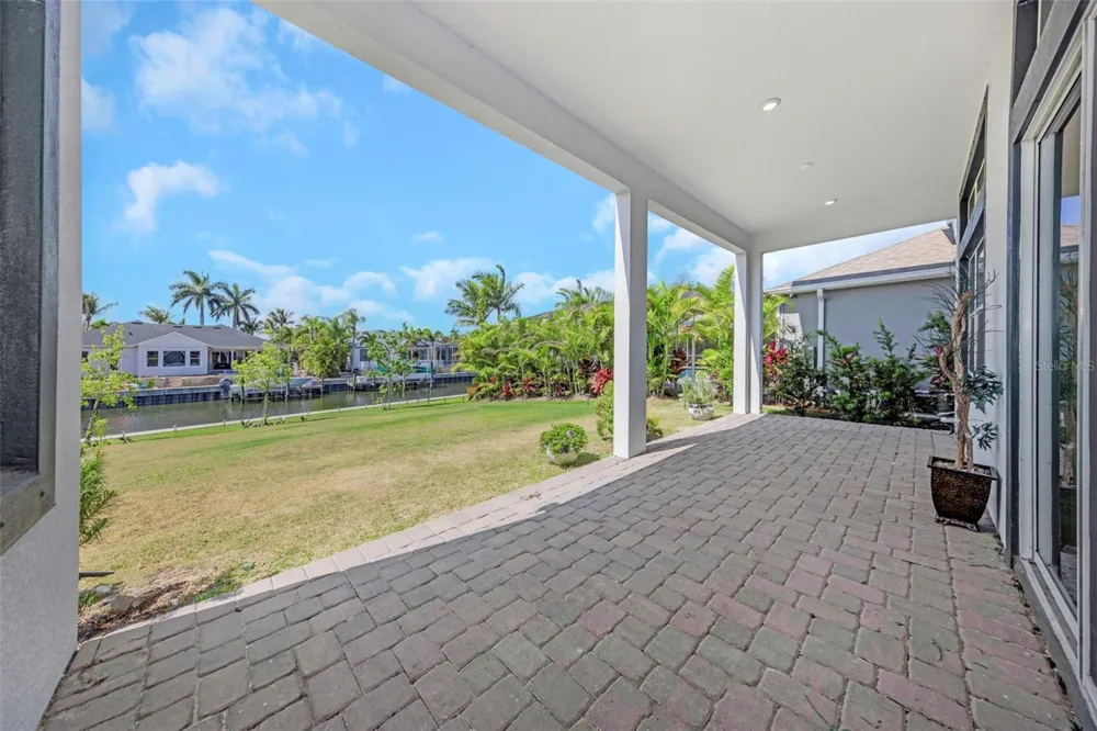1016 SIGNET DRIVE Apollo Beach, FL 33572