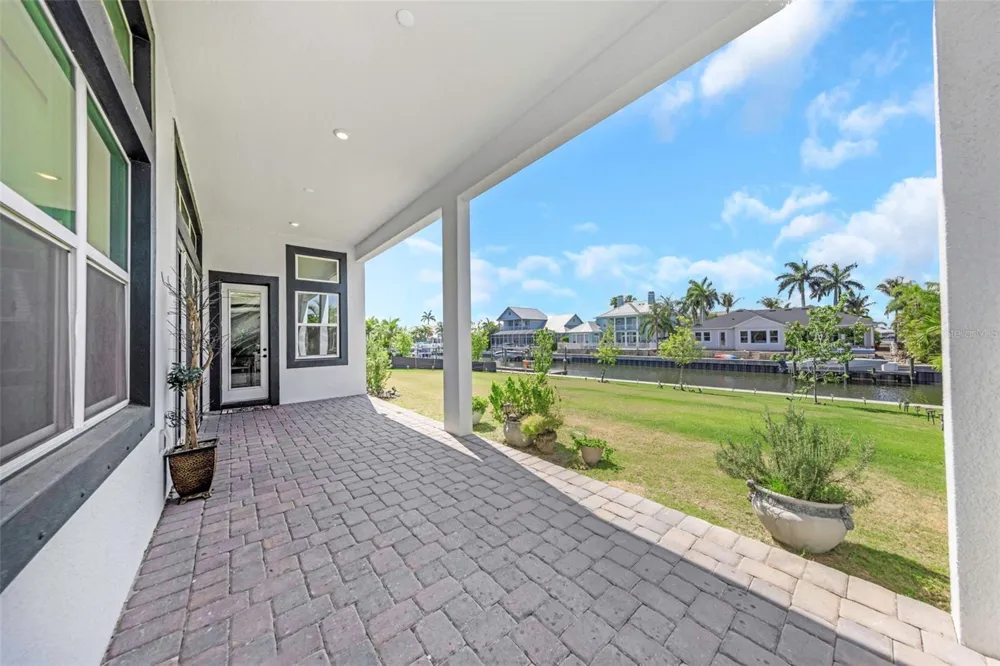 1016 SIGNET DRIVE Apollo Beach, FL 33572