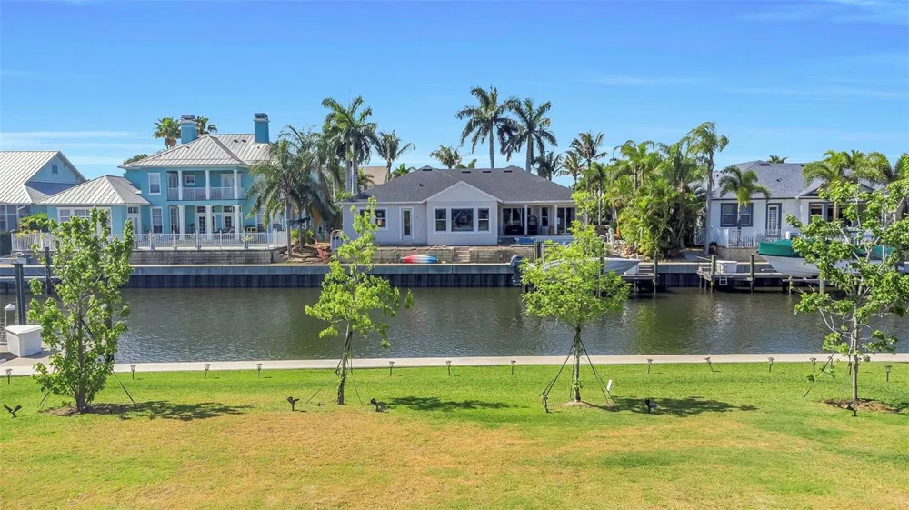 1016 SIGNET DRIVE Apollo Beach, FL 33572