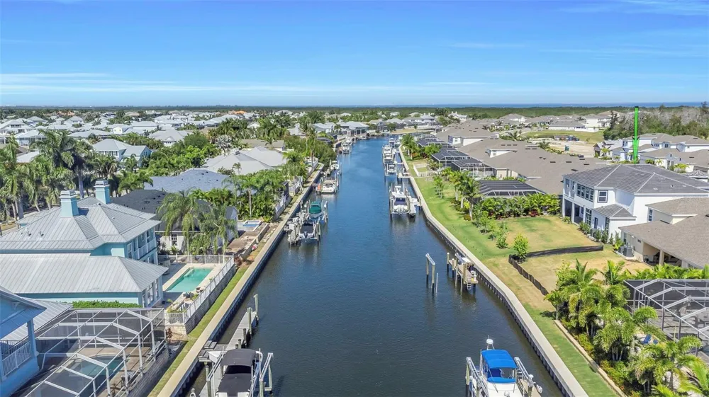 1016 SIGNET DRIVE Apollo Beach, FL 33572