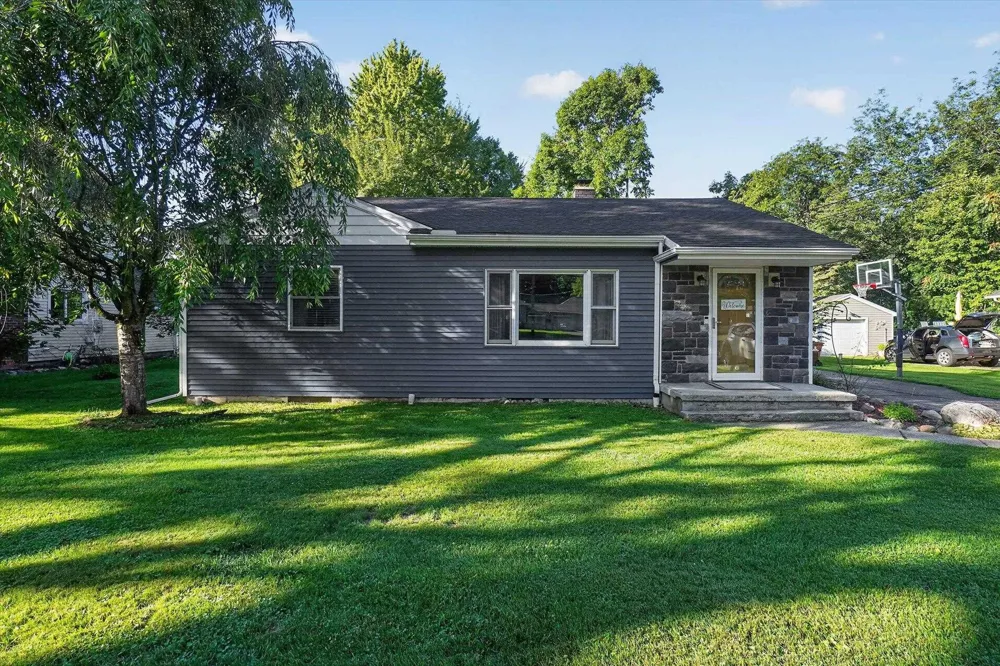616 E Grand River Road Laingsburg City, MI 48848