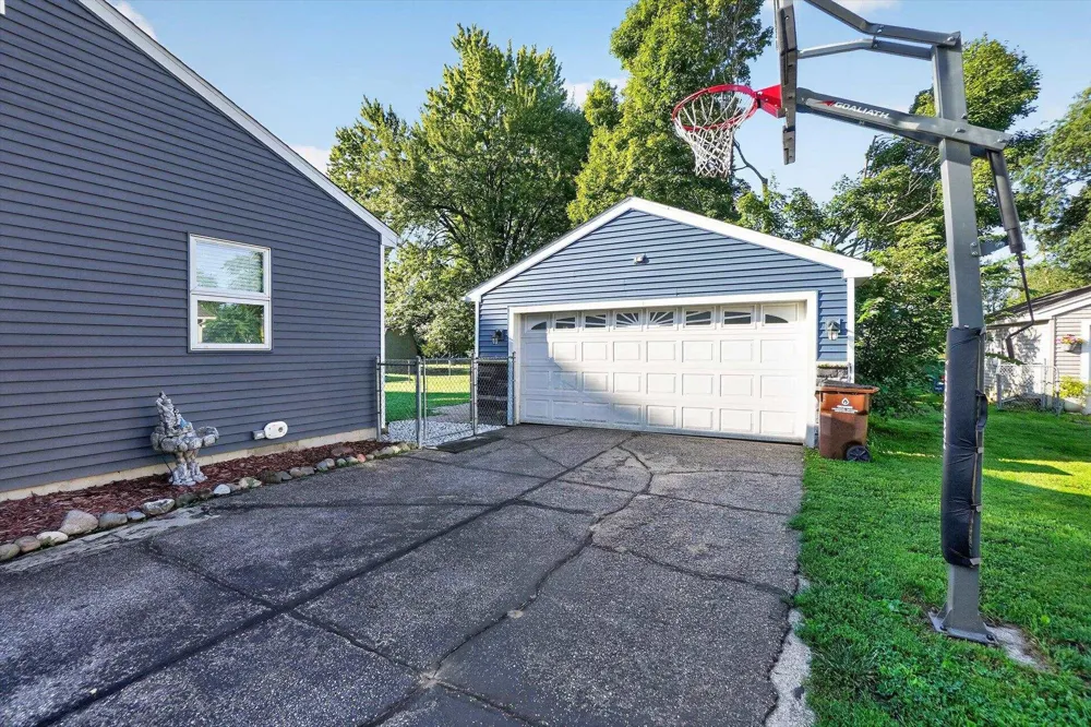616 E Grand River Road Laingsburg City, MI 48848
