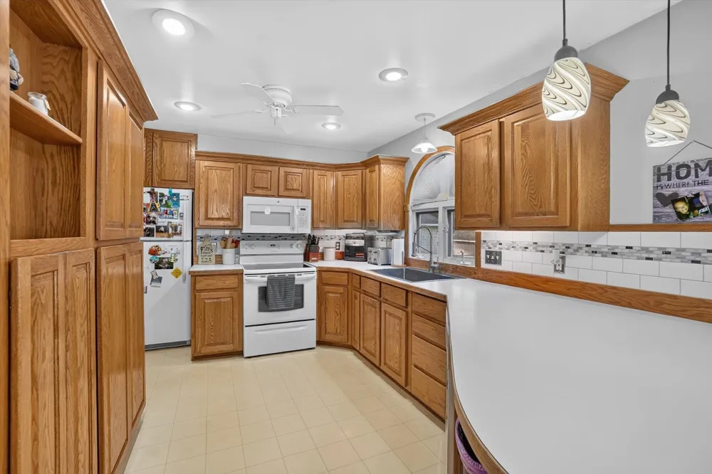 616 E Grand River Road Laingsburg City, MI 48848