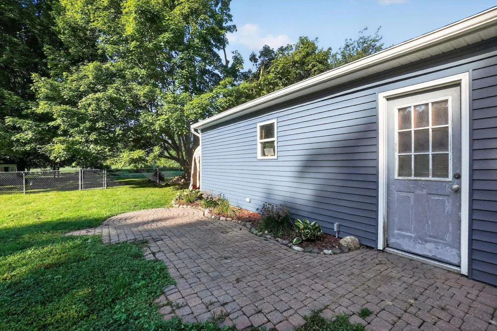 616 E Grand River Road Laingsburg City, MI 48848