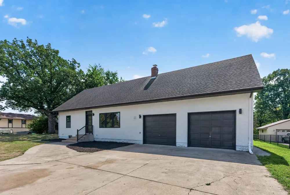 364 County Road C W Roseville, MN 55113