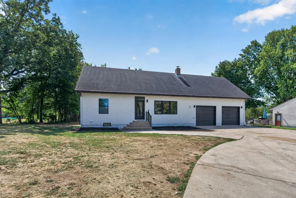 364 County Road C W Roseville, MN 55113