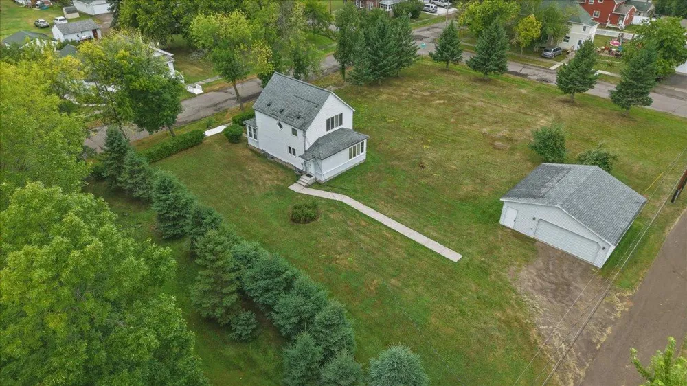 324 98th Avenue W Duluth, MN 55808