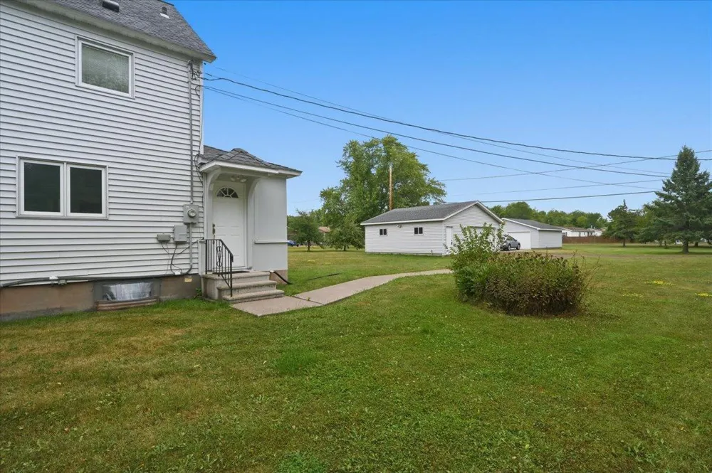 324 98th Avenue W Duluth, MN 55808