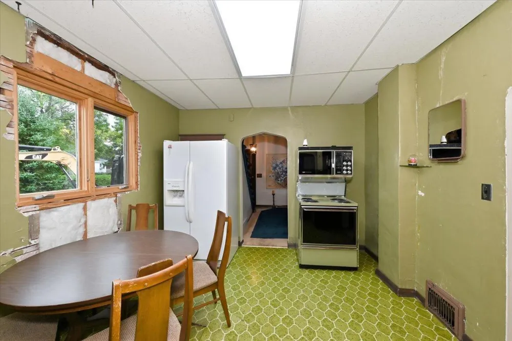 324 98th Avenue W Duluth, MN 55808