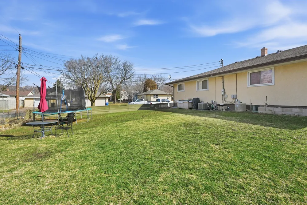 1561 Clarence Street Saint Paul, MN 55106