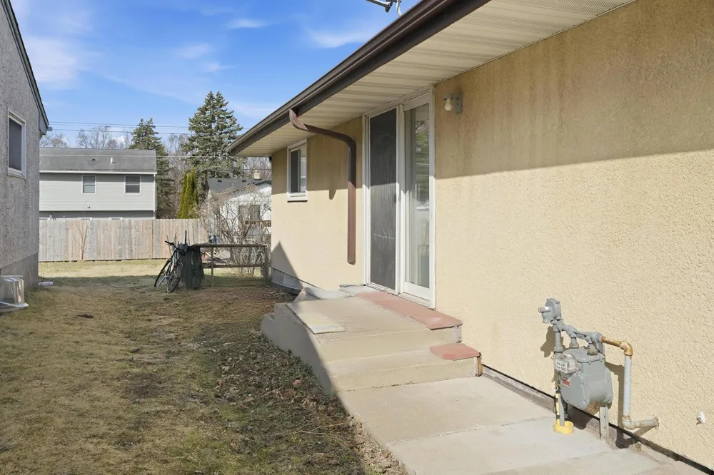 1561 Clarence Street Saint Paul, MN 55106