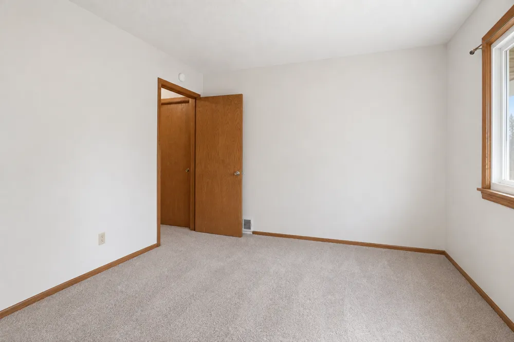 1561 Clarence Street Saint Paul, MN 55106