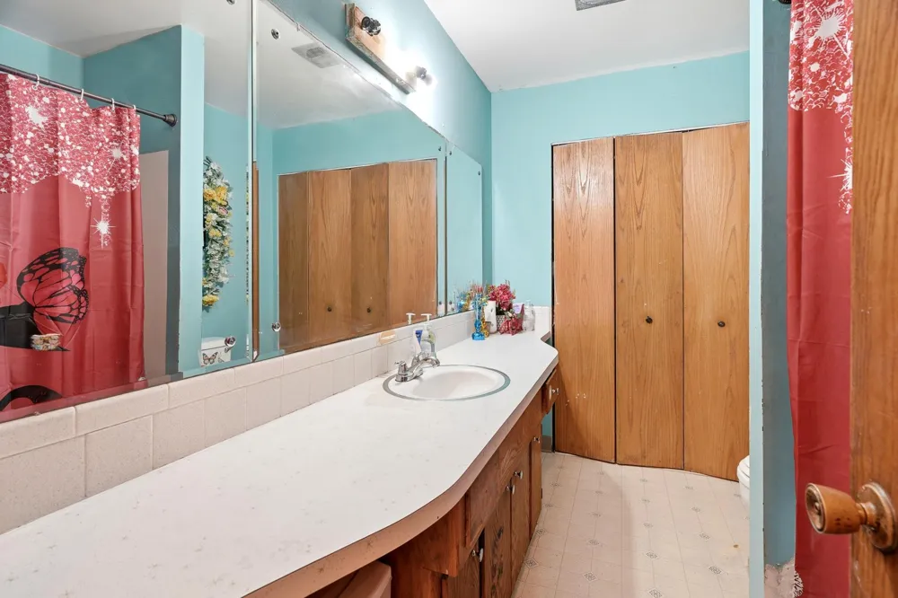 1561 Clarence Street Saint Paul, MN 55106