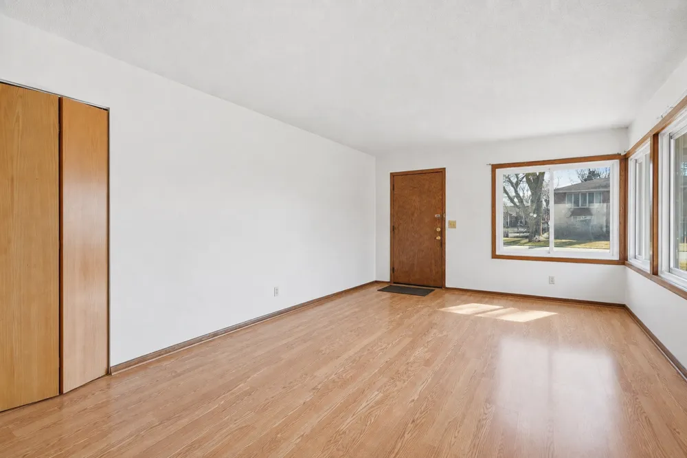 1561 Clarence Street Saint Paul, MN 55106