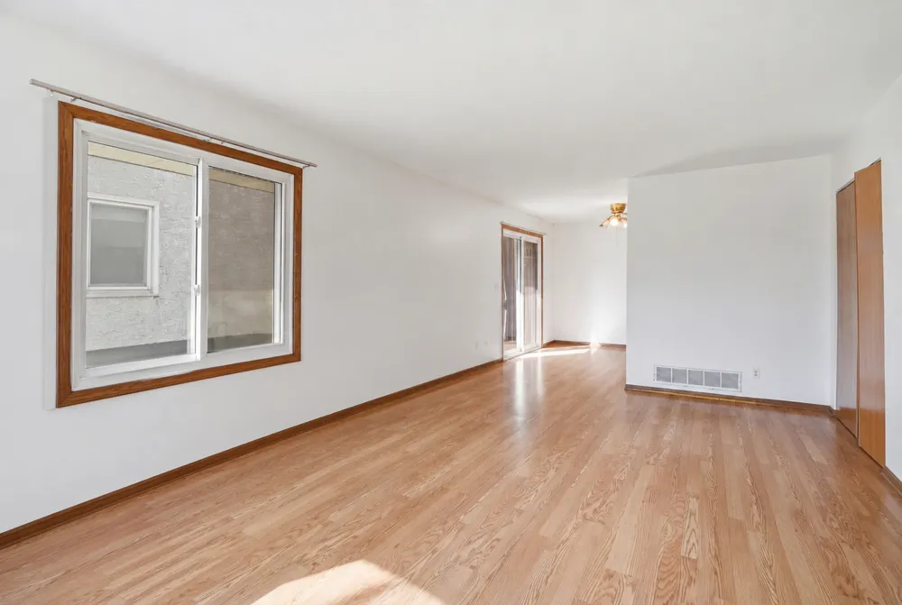1561 Clarence Street Saint Paul, MN 55106