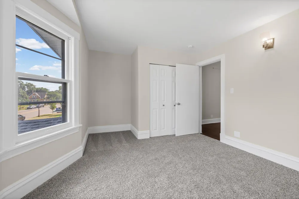 892r Marshall Avenue Saint Paul, MN 55104