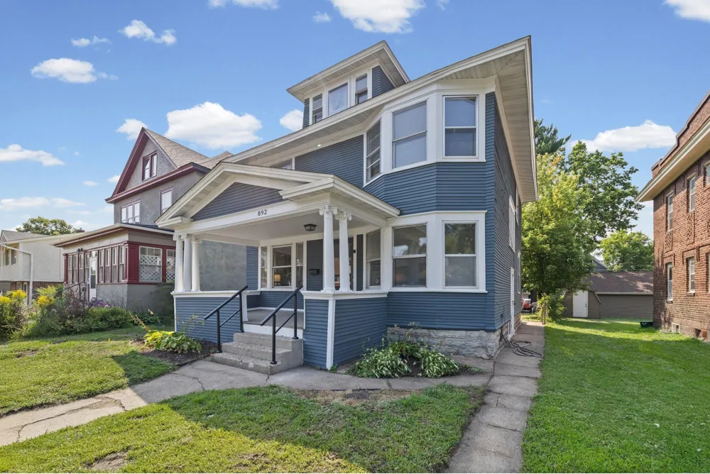 892r Marshall Avenue Saint Paul, MN 55104