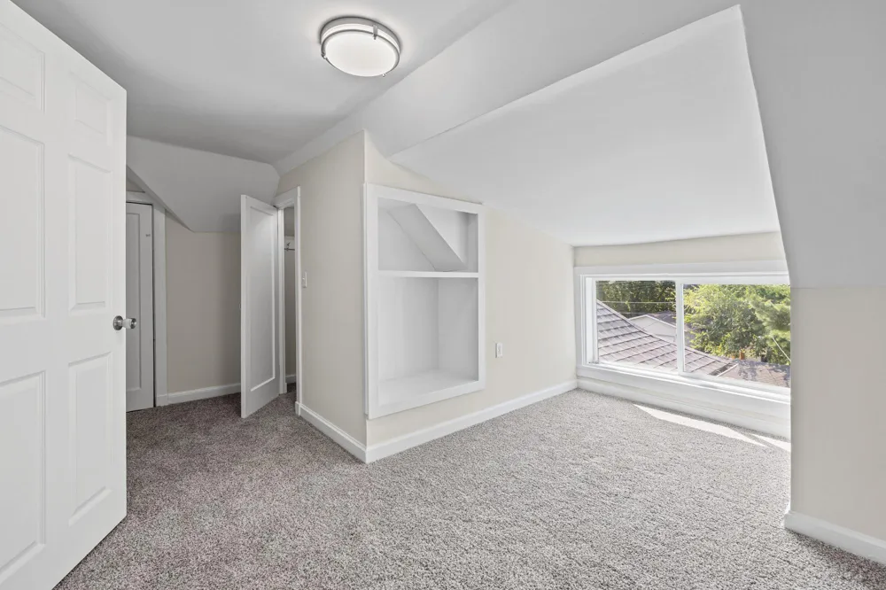 892r Marshall Avenue Saint Paul, MN 55104