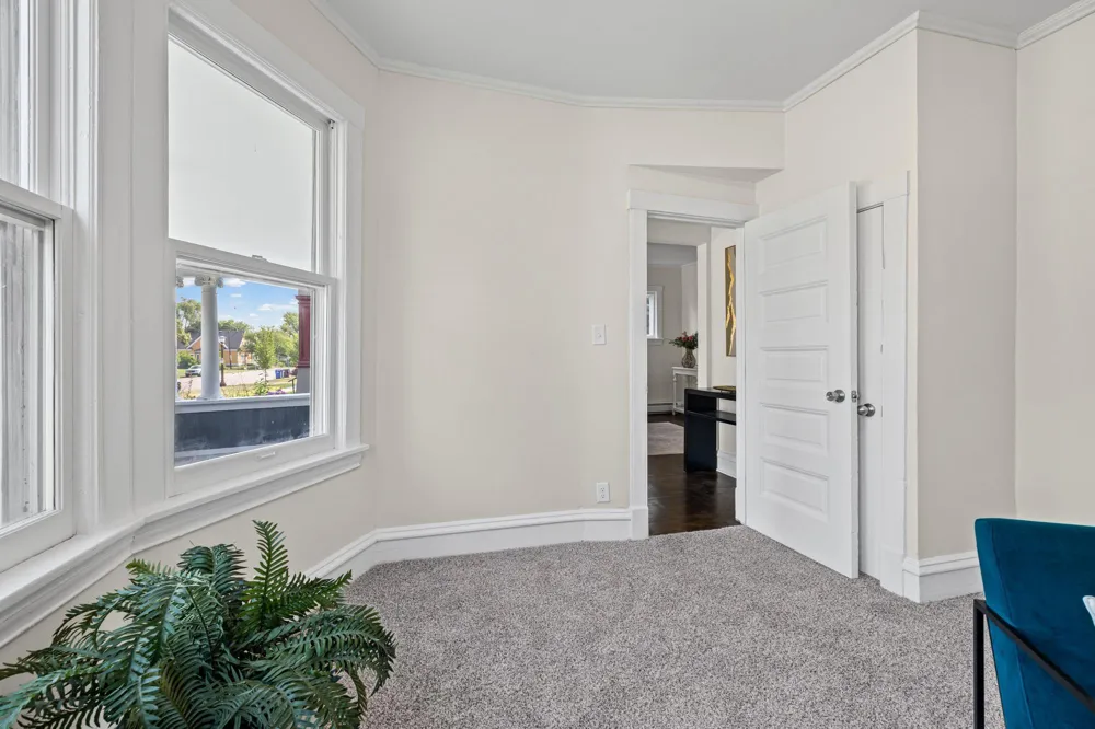 892r Marshall Avenue Saint Paul, MN 55104