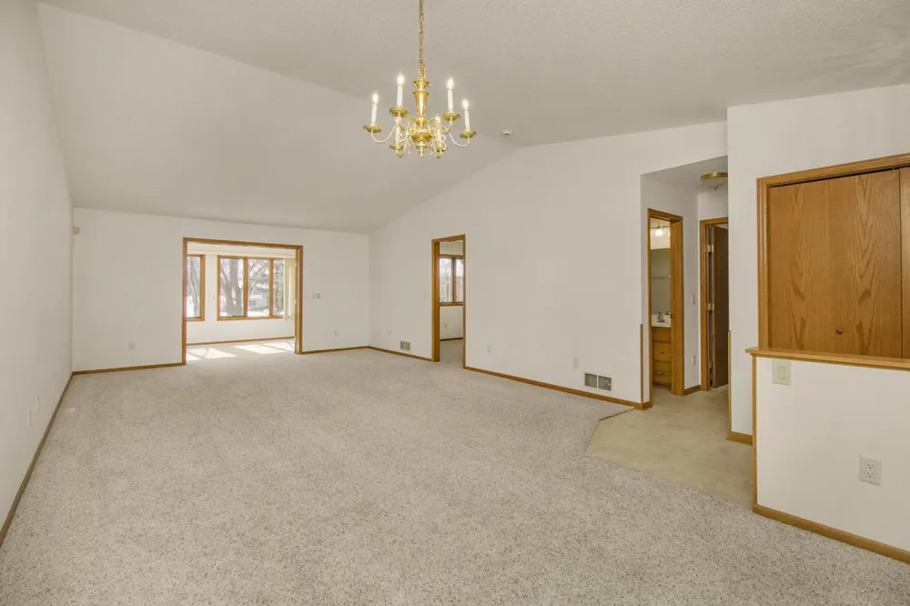 2224 Pinewood Drive Shakopee, MN 55379