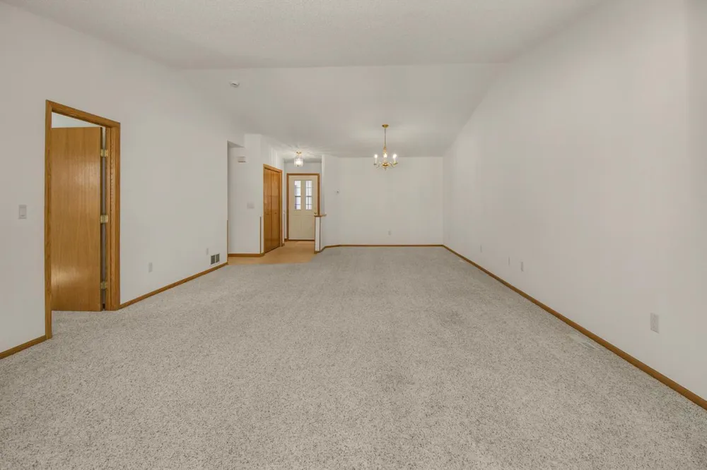 2224 Pinewood Drive Shakopee, MN 55379