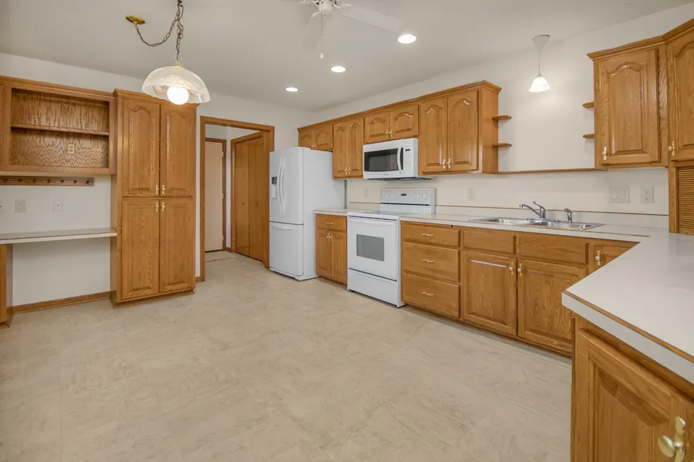2224 Pinewood Drive Shakopee, MN 55379