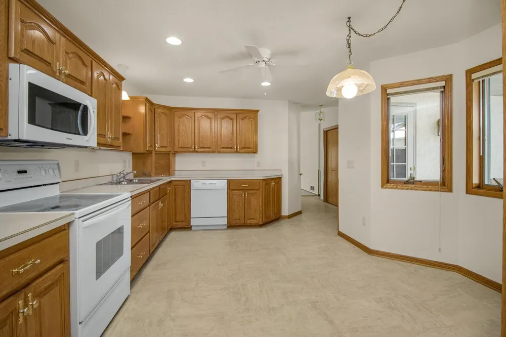 2224 Pinewood Drive Shakopee, MN 55379