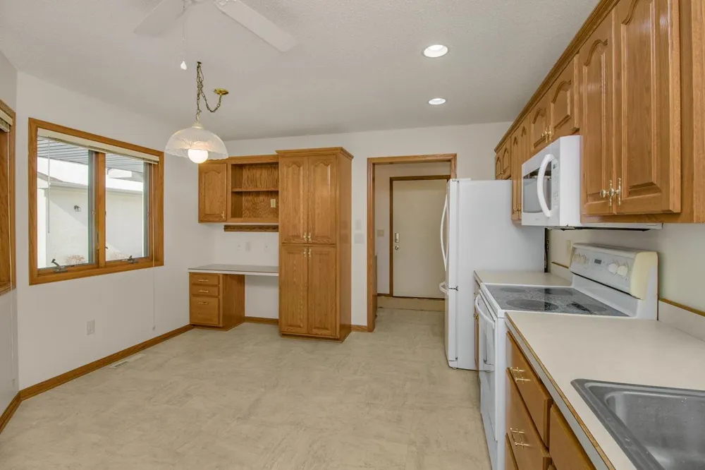 2224 Pinewood Drive Shakopee, MN 55379