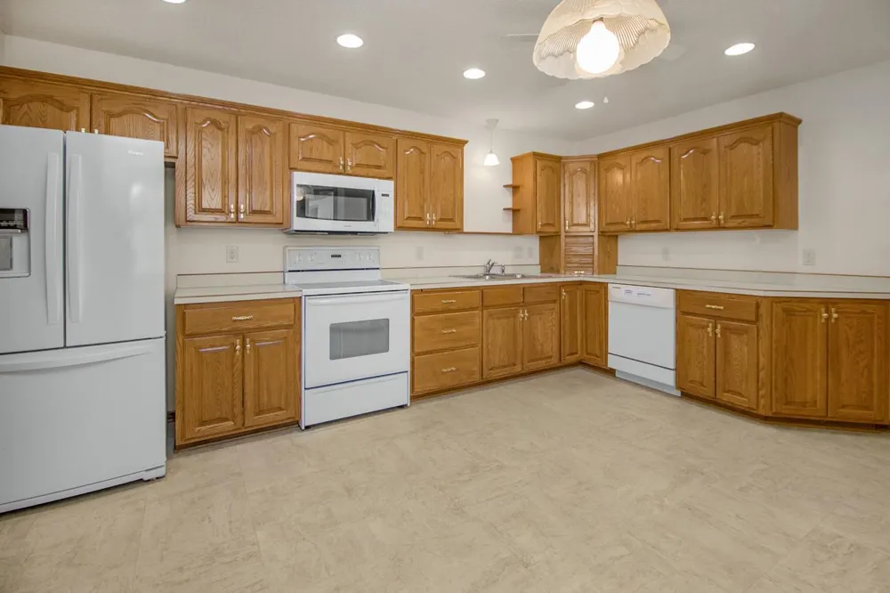 2224 Pinewood Drive Shakopee, MN 55379