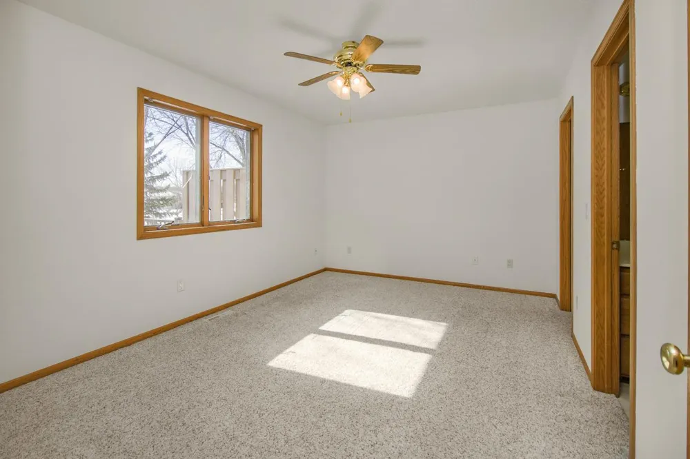 2224 Pinewood Drive Shakopee, MN 55379