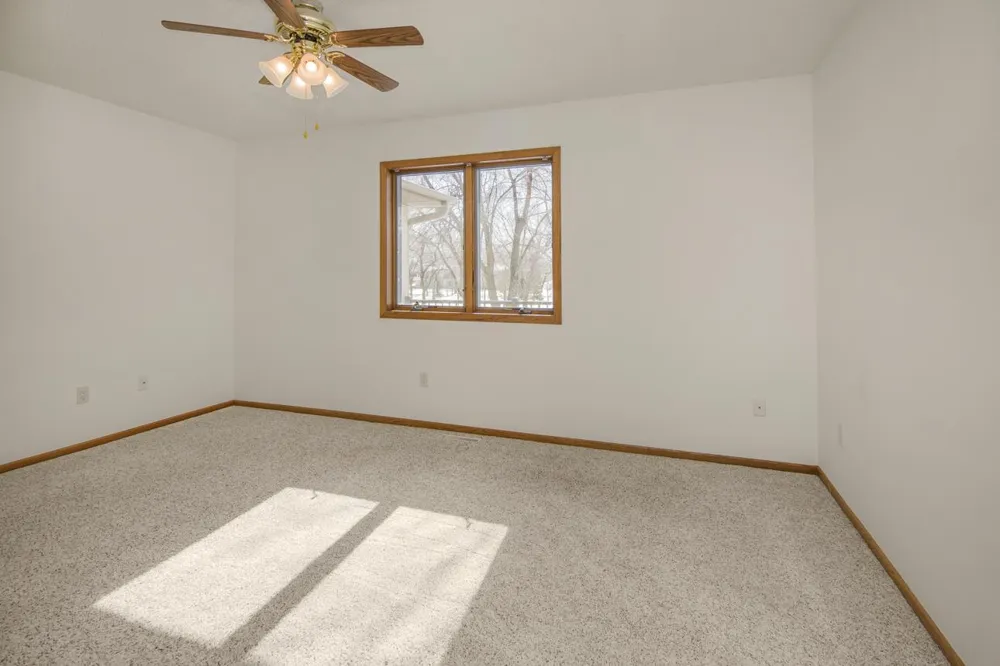 2224 Pinewood Drive Shakopee, MN 55379